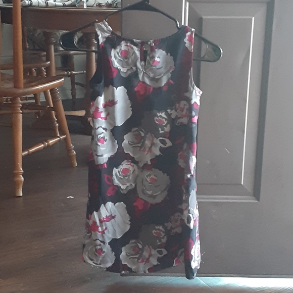 A floral dress for little girls - Picture 2 of 3